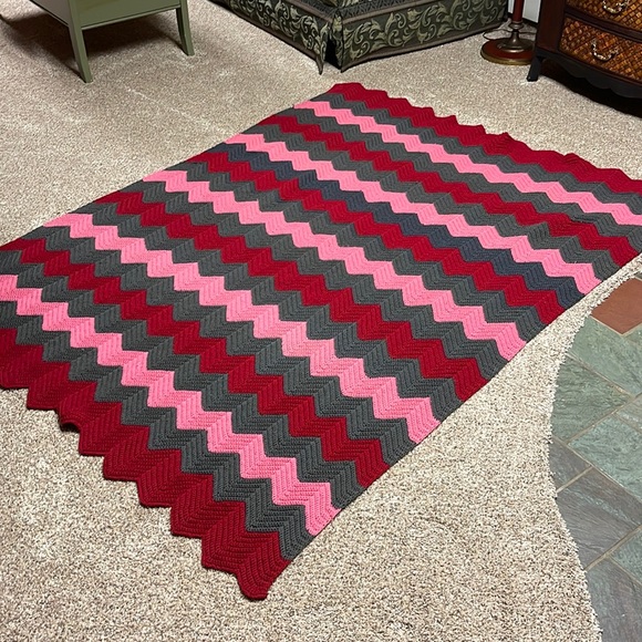 Chevron Zig Zag Handmade Afghan - Picture 1 of 9